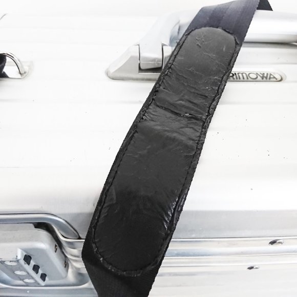 RIMOWA + LUFTHANSA + LEICA - Picture 15 of 16